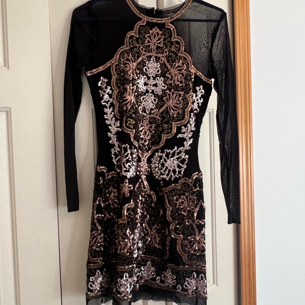 Chelsea & Violet Black and Gold Long Sleeve Dress
